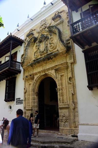 A building with a door opening

AI-generated content may be incorrect.