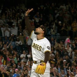 Robert Suárez lo cierra con ponche a James Wood Robert Suárez lo cierra con ponche a James Wood