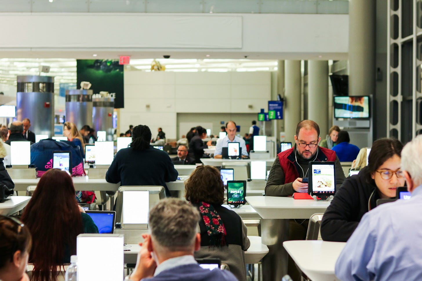 Picture of people sitting in a modern day newsroom in the context of B2C media Picture of people sitting in a modern day newsroom in the context of B2C media