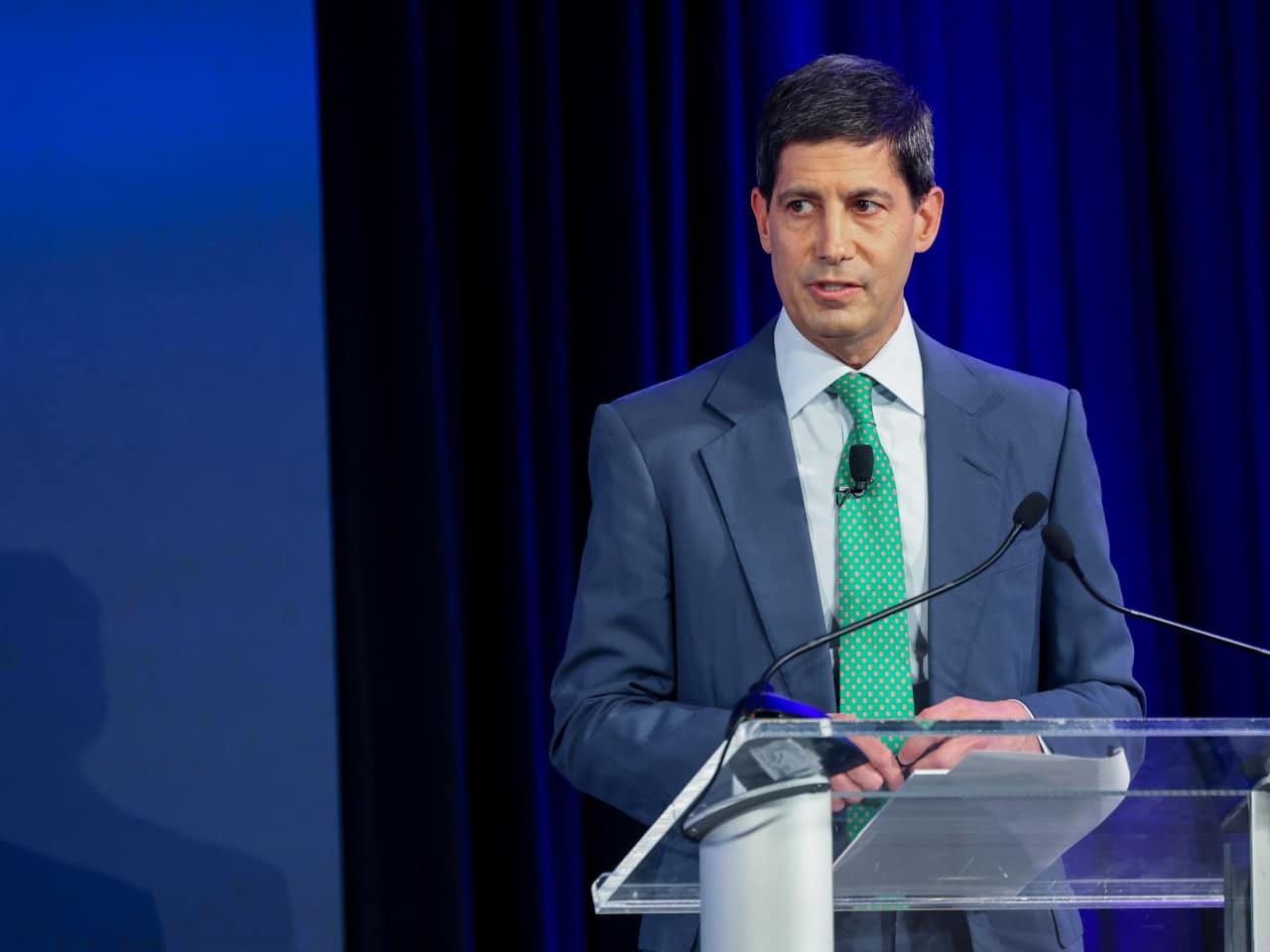 Kevin Warsh Has Strong Views on the Fed's Future. Investors Should Pay  Attention. - Barron's