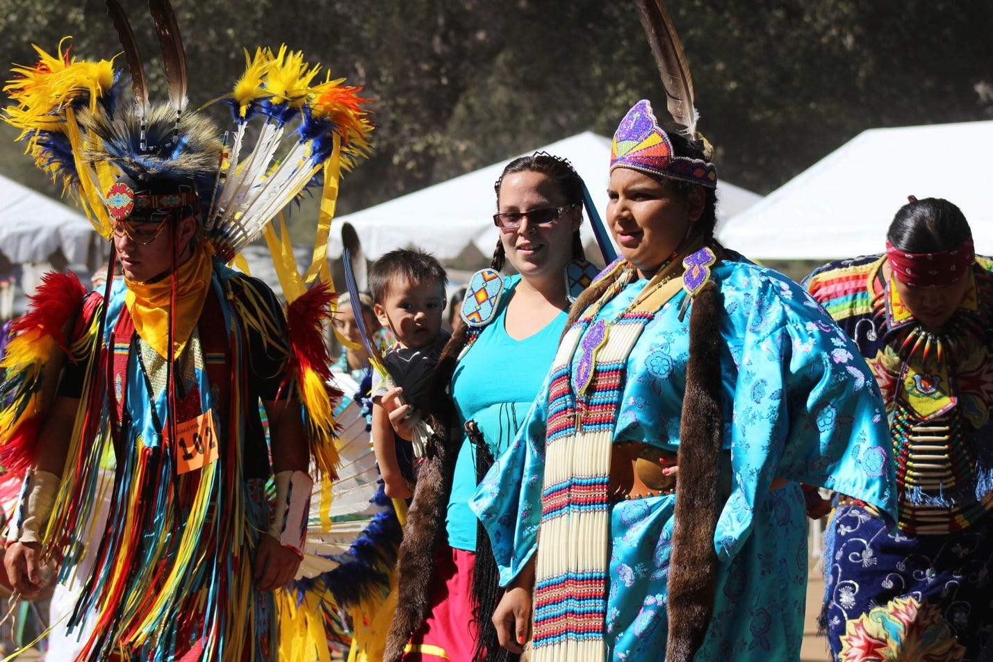 A group of people wearing traditional clothing

AI-generated content may be incorrect.