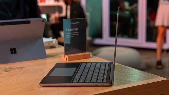 Microsoft Surface Pro Laptop Snapdragon X Plus 2025