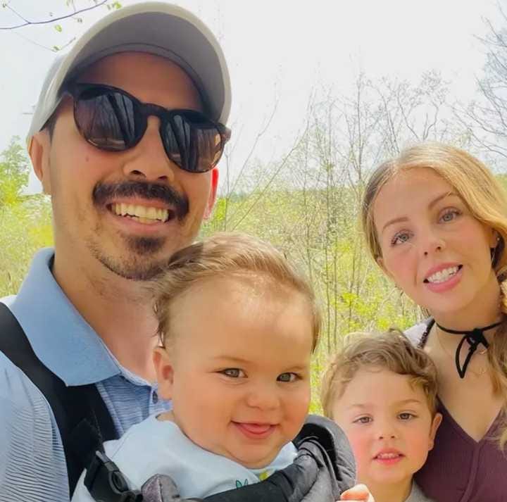 Mario Villegas, 33 ans, d'East Granby, est décédé subitement la semaine dernière. Il laisse dans le deuil son épouse, Britnee, et leurs deux jeunes enfants, Luca et Milo.