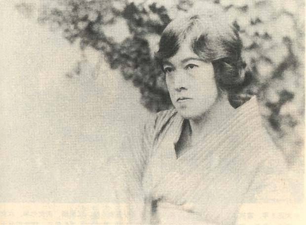 Akiko Yosano
It was only
the thin thread of a cloud,
almost transparent,
leading me along the way
like an ancient sacred song.