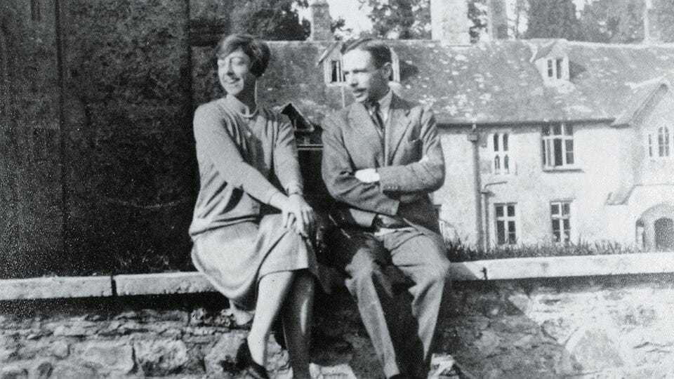 File:Leonard Elmhrist (R) with his wife, Dorothy, at Dartington Hall, Devon, UK.jpg