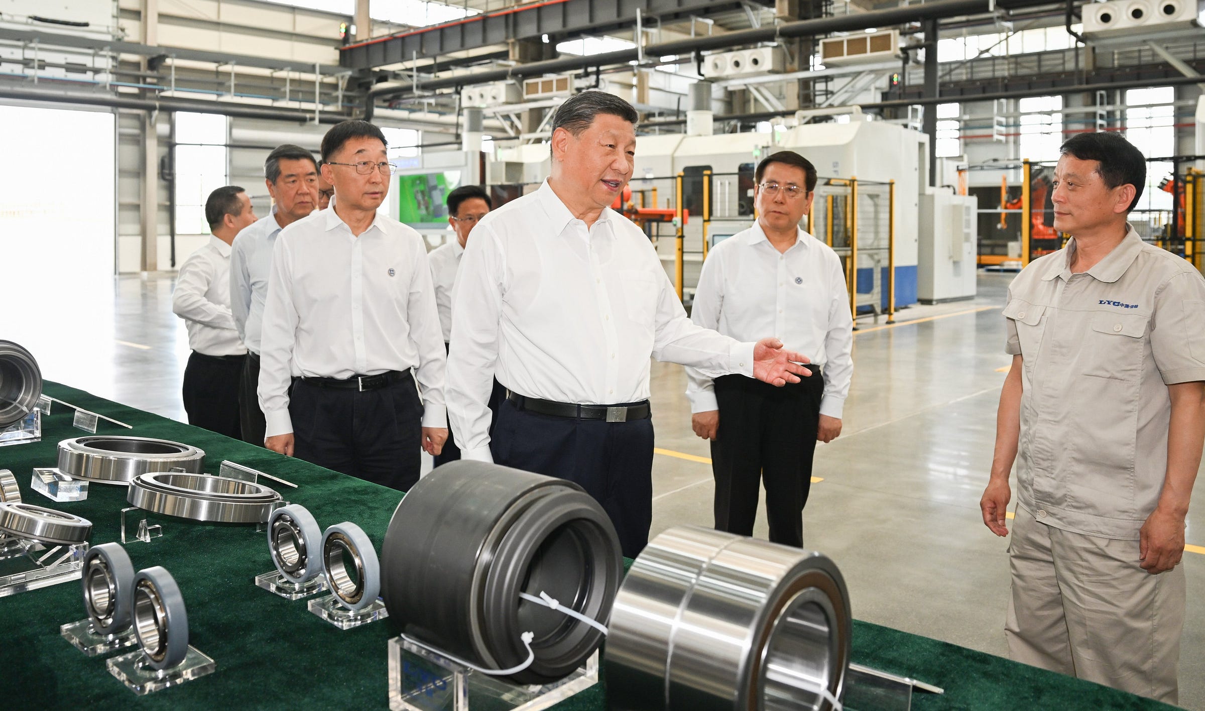 President Xi Jinping (center) while learning about the advanced manufacturing of Luoyang Bearing Group Co Ltd on May 19th. President Xi Jinping (center) while learning about the advanced manufacturing of Luoyang Bearing Group Co Ltd on May 19th.