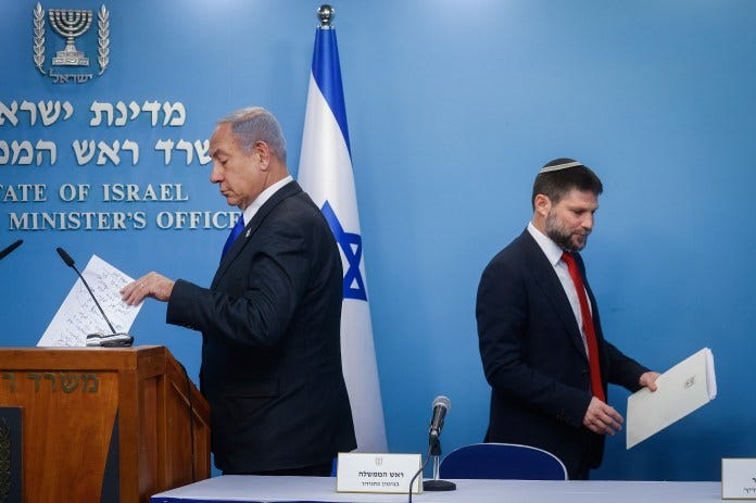 Israels statsminister Benjamin Netanyahu holder en pressekonferanse med finansminister Bezalel Smotrich på statsministerens kontor i Jerusalem, 11 januar 2023. (Olivier Fitoussi/Flash90) Israels statsminister Benjamin Netanyahu holder en pressekonferanse med finansminister Bezalel Smotrich på statsministerens kontor i Jerusalem, 11 januar 2023. (Olivier Fitoussi/Flash90)