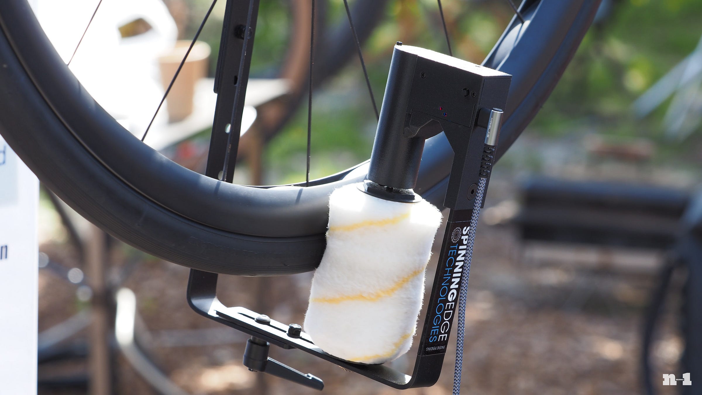 Spinning Edge Tubeless Tire Rotator
