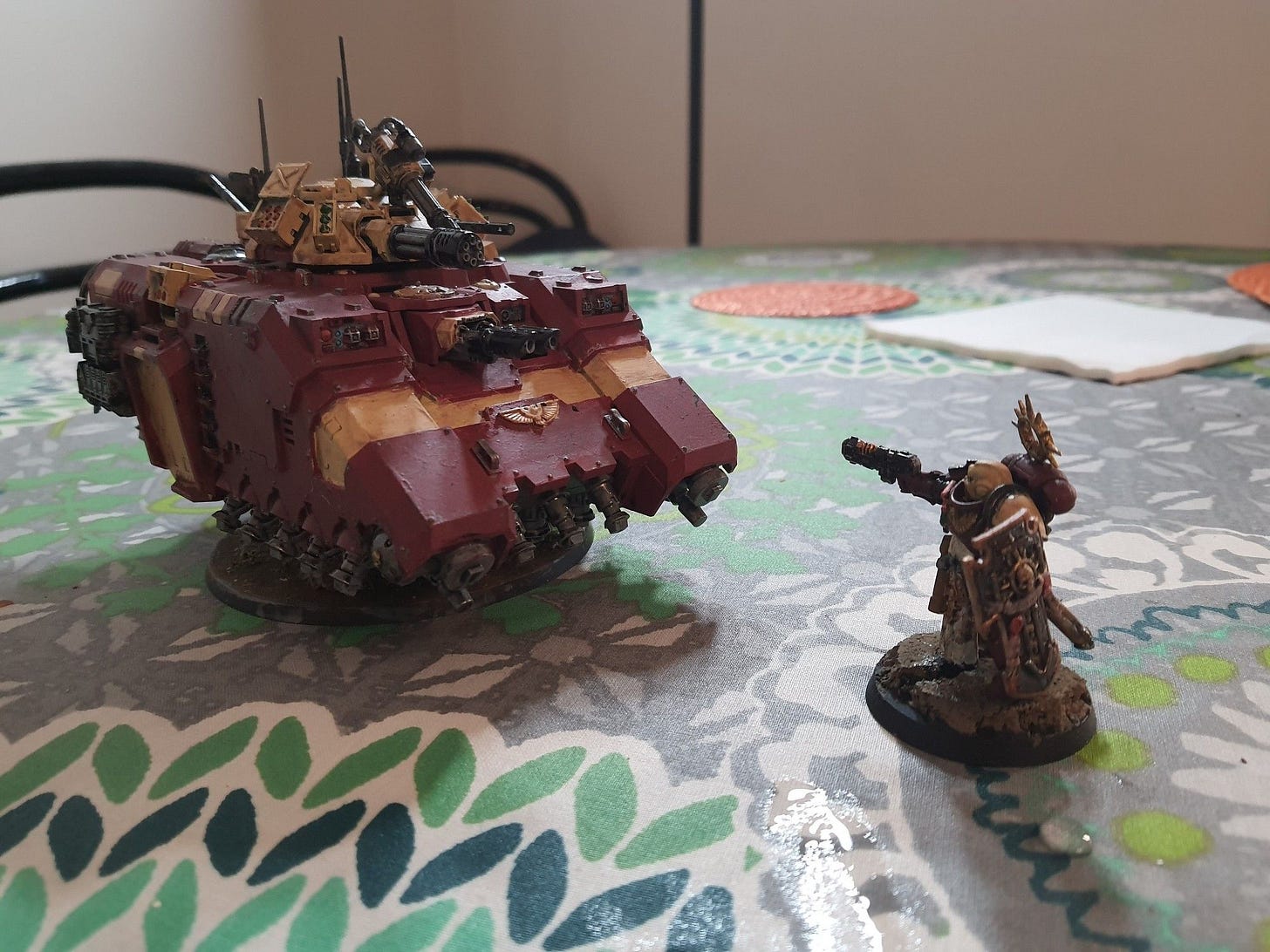 The Lieutenant points his gun at the Repulsor. From this angle, one can see the tank's front and right hand side, and the lieutenant's chest and storm shield in metallic detail.