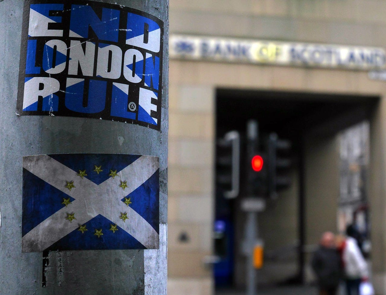 A picture of a sticker demanding the end of London rule of Scotland