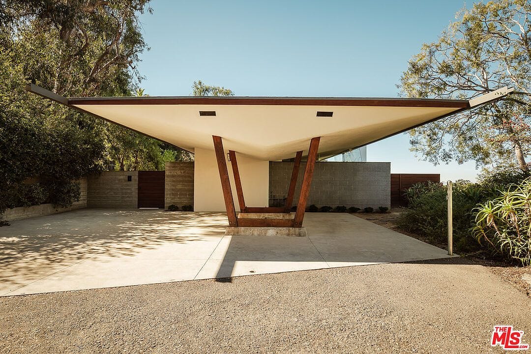 carousel photo #6 (MLS)