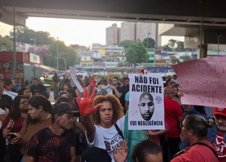 Tragédia anunciada': MTST protesta contra ViaMobilidade por morte de  passageiro no metrô em SP – Brasil de Fato