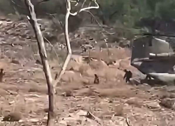 US troops dismount from a US Army Chinook Helicopter along the Texas border with Mexico. (Frame grab from video by Mateo Garcia Estrada [Eliseo Garcia] via NewsNation’s Ali Bradley)