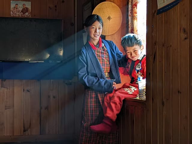 <p>Part of the experience involves being invited to eat with local families</p>