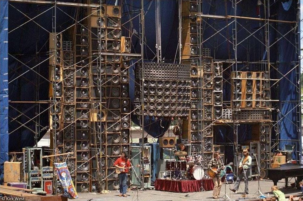 The Grateful Dead and their wall of sound in 1974. Wouldn't there be a few  feedback issues with this placement? : r/livesound