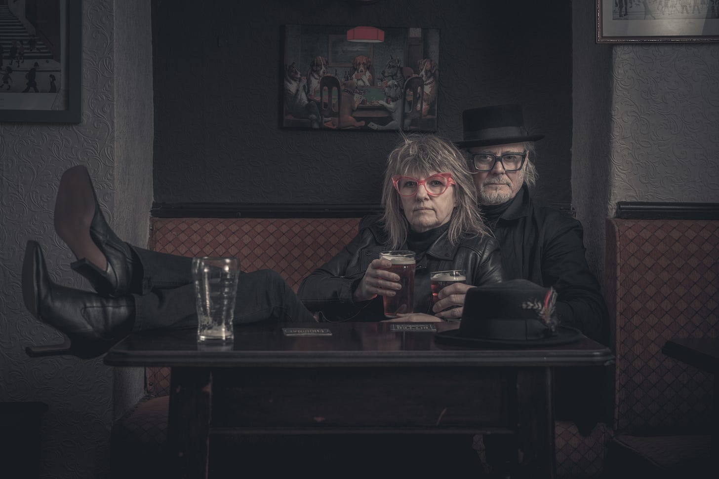Suzy Starlite and Simon Campbell drinking bitter in an old English pub - Photo Paul Husband