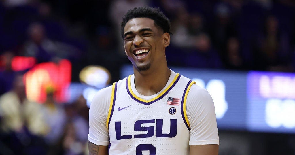 Daily Digest | Illini one of three visits for LSU transfer; Illini great  retires from NFL