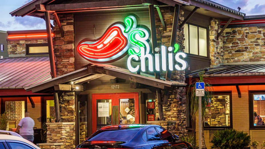 Florida, Orlando, Chili's Grill & Bar, restaurant entrance. (Photo by: Jeffrey Greenberg/Education Images/Universal Images Group via Getty Images)