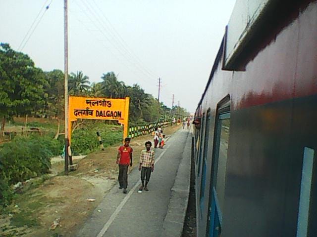 <a href="/station/map/1421" target=_blank><b>DLO/Dalgaon (2 PFs)</b></a>   <a href="//st2.indiarailinfo.com/kjfdsuiemjvcya0/0/0/8/3/1037083/0/photo0609.jpg" target=_blank><b class="greenColor" >Full Picture</b></a>