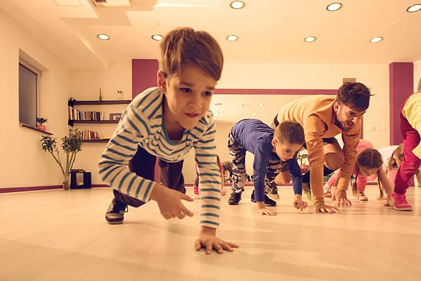 3,400+ On All Fours Exercise Stock Photos, Pictures & Royalty-Free Images -  iStock