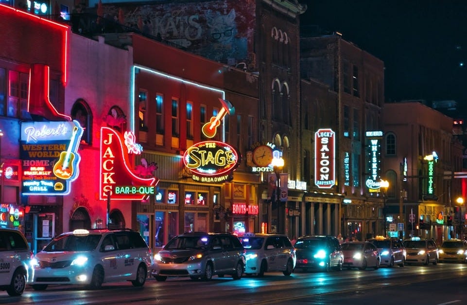 a city street filled with lots of traffic at night