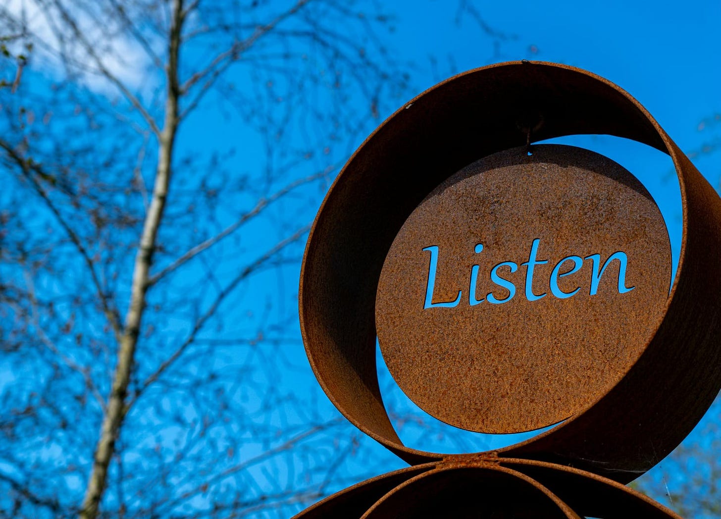 Metal sculpure that says "listen" Metal sculpure that says "listen"