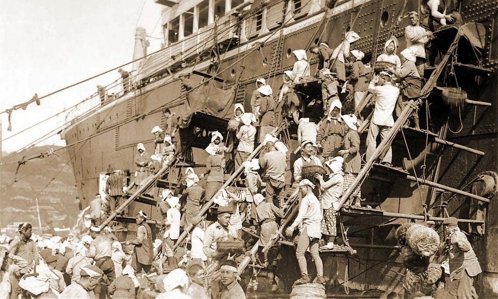 Close-up of the scaffolding used during tengutori, ca. 1920s Close-up of the scaffolding used during tengutori, ca. 1920s