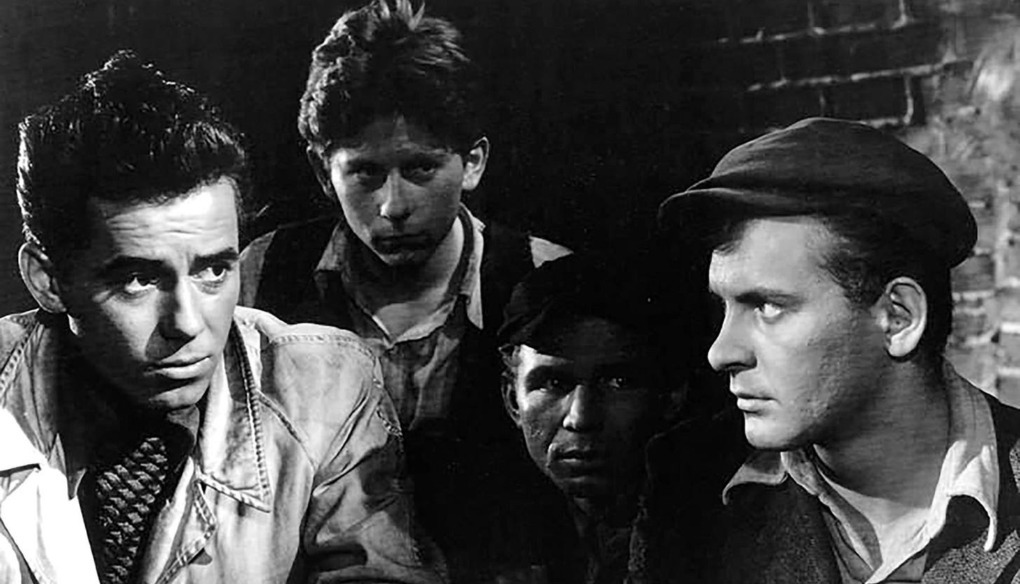 Jasio (Tadeusz Janczar), Mundek (Roman Polański), Jacek (Ryszard Kotys) and Stach (Tadeusz Łomnicki) nervously contemplate the next stage in their anti-Nazi resistance campaign.