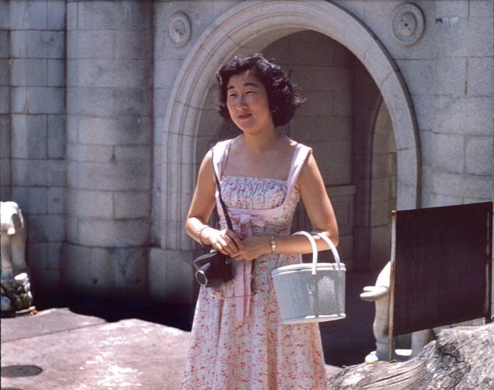 A person in a pink dress

Description automatically generated with low confidence