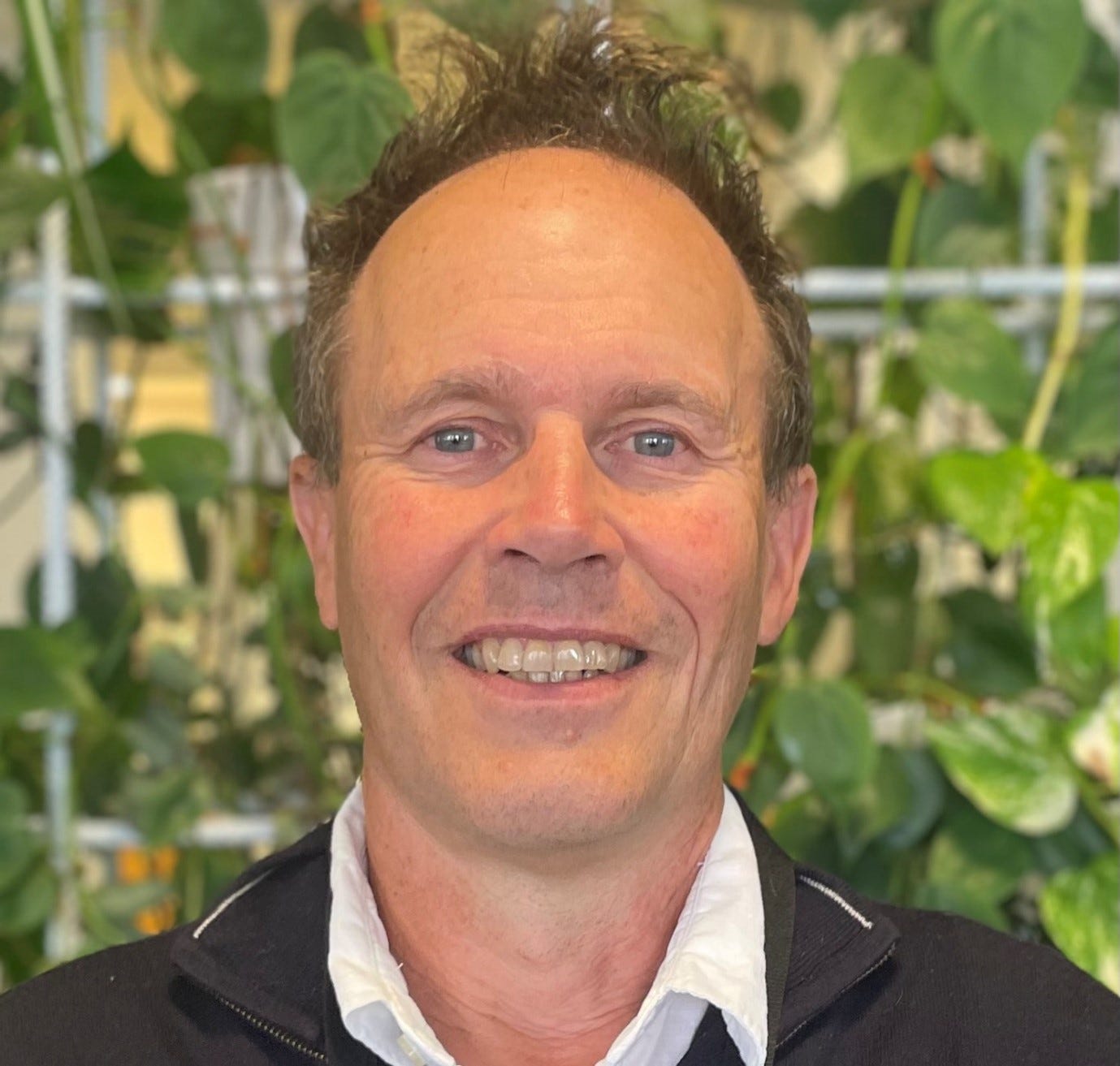 Portrait photo of Simon Wright