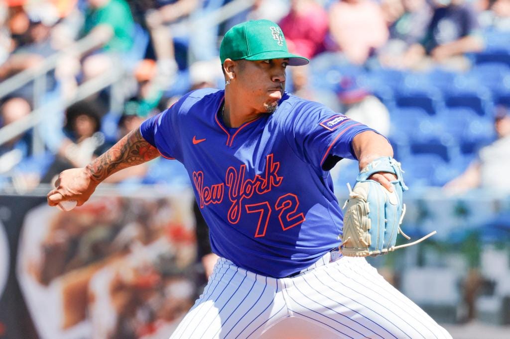 Dedniel Núñez throws a pitch during the Mets' spring training game March 17.