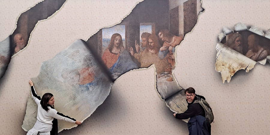 Tourists unveil da Vinci’s Last Supper at an illusion museum.