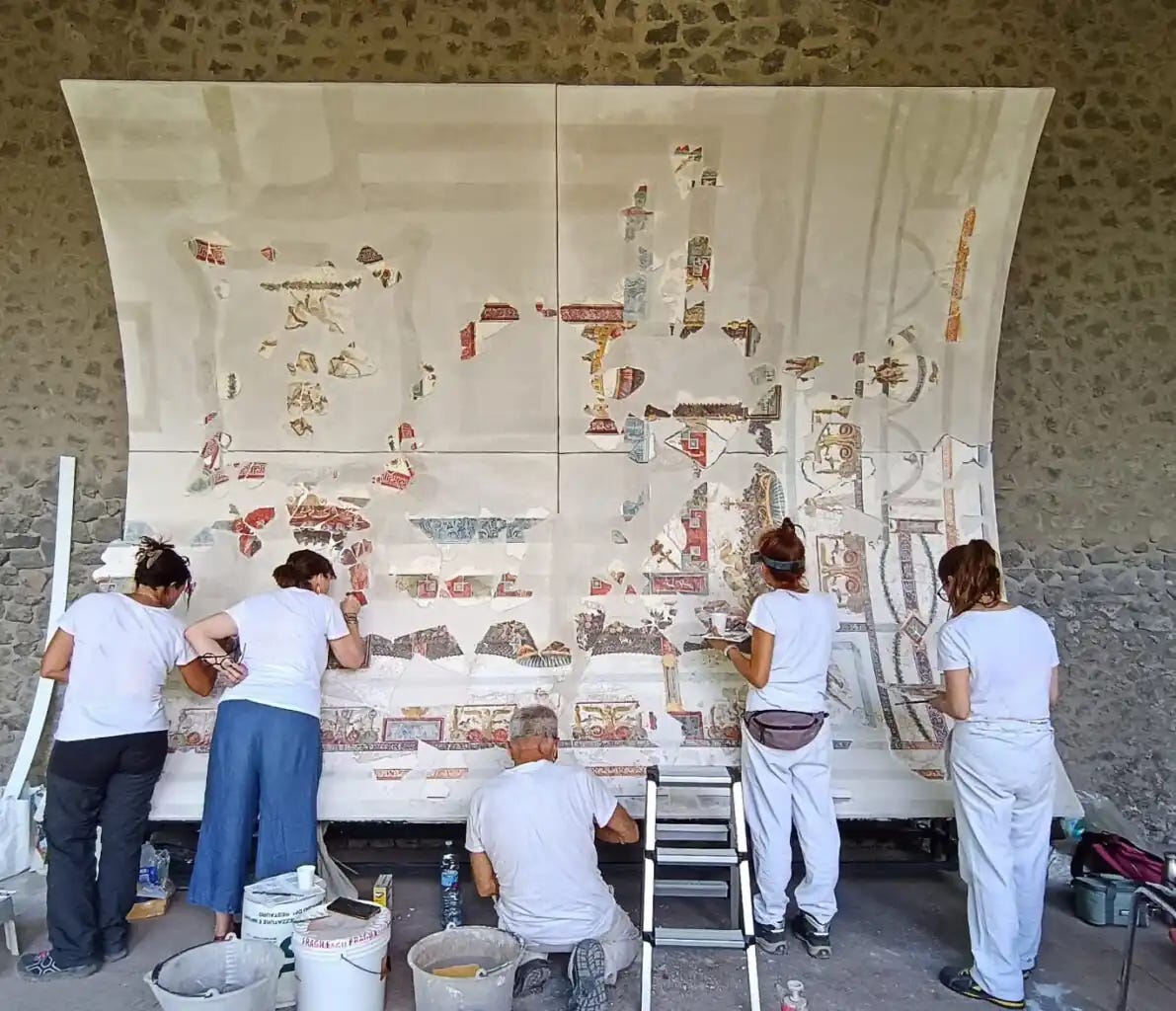 Restoration work underway on the fresco. Credit: Parco Archeologico di Pompei