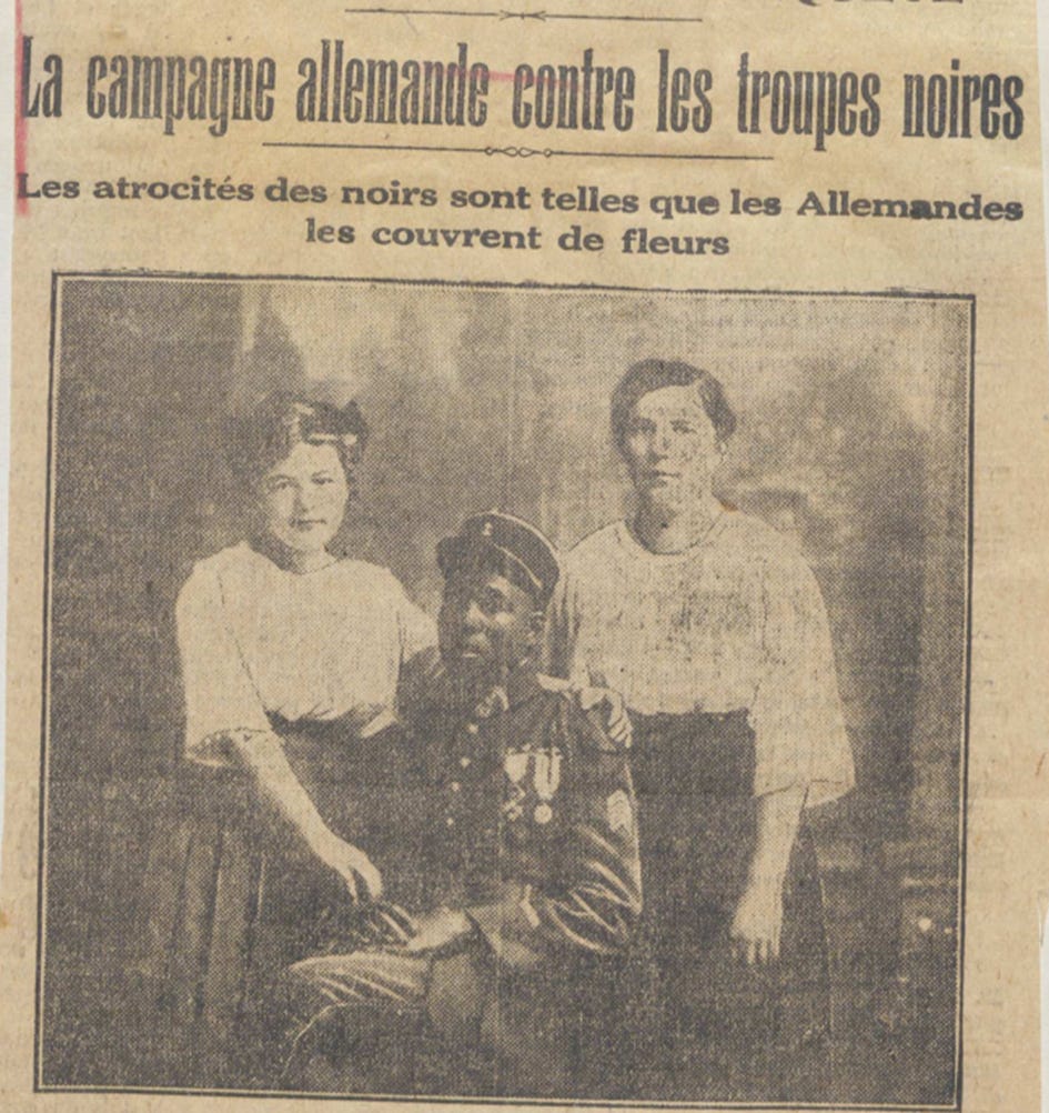 © Sandra Inack - Archives Nationales de Pierrefitte, AJ9/ 3216, Echo National National, image de l’article « La campagne allemande contre les troupes noires. Les Atrocités des noirs sont telles que les Allemandes les couvrent de fleurs »