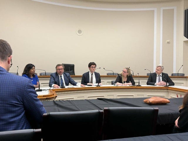 r/Hedera - Ħ Leemon, Mance y sus amigos en Capitol Hill hoy. Este es el tipo de marketing que hace Hedera - están, literalmente, moldeando el futuro de la economía web3 Ħ