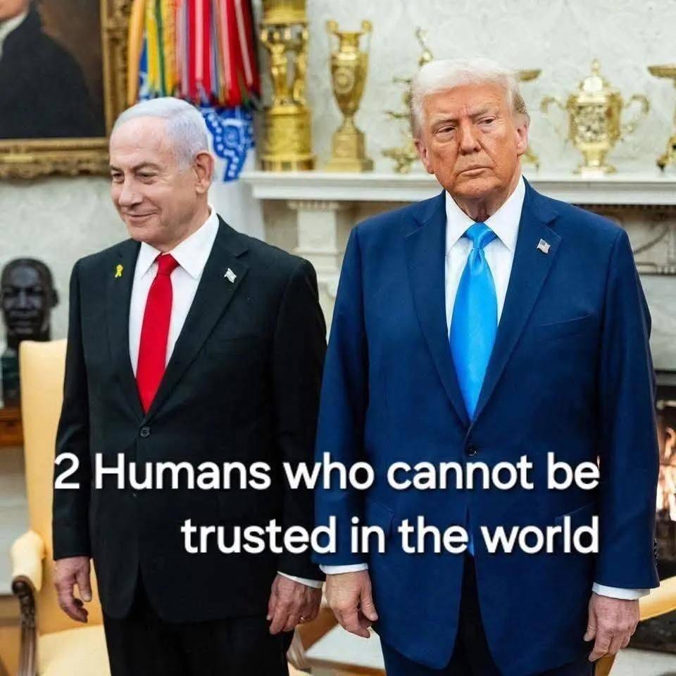 Puede ser una imagen de 2 personas, el Despacho Oval y texto que dice "2 Humans who cannot be trusted in the world"