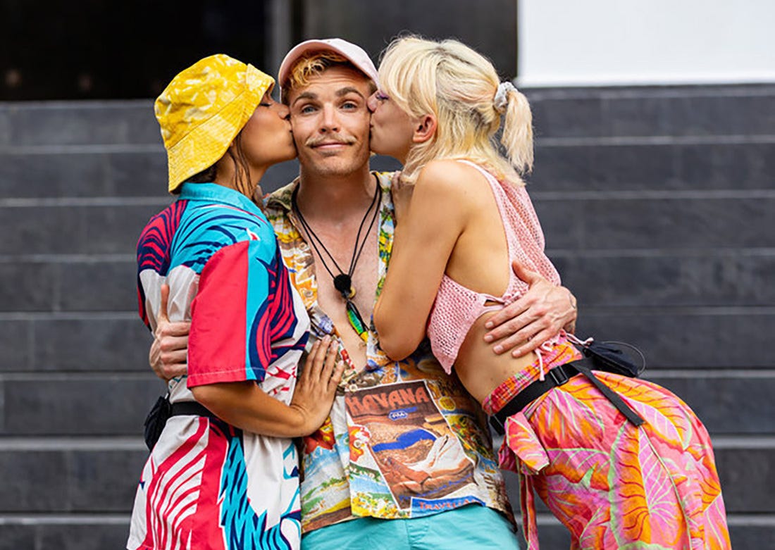 a throuple on the tv show couple to throuple