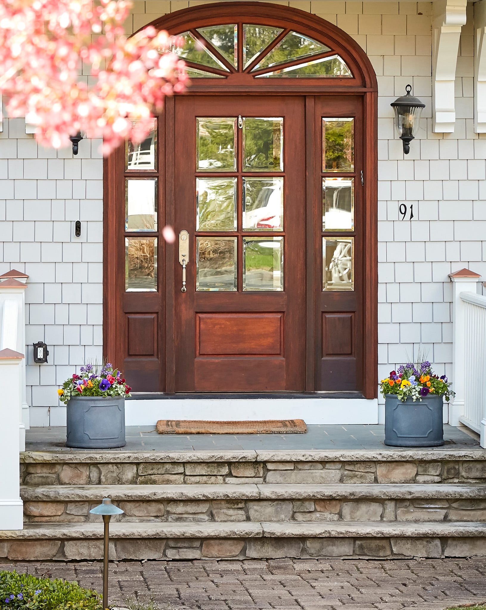 Pot Style: How to Pick Perfect Containers - by Laura Janney