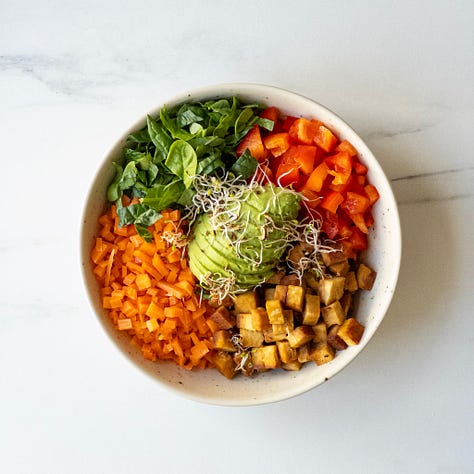 Tempeh Salad with avocado, spinach, carrots and bell pepper. Cut into small pieces. 