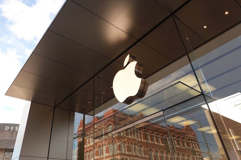 Apple na mira da Justiça: Por que os EUA estão processando a fabricante do  iPhone