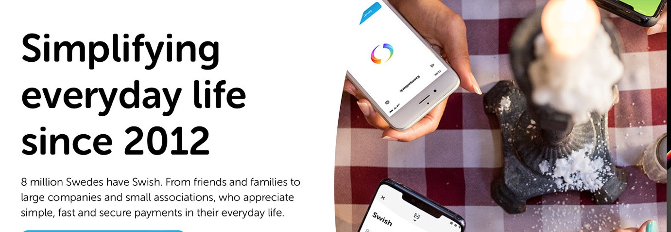 A person holding a phone

Description automatically generated