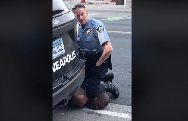 Former officer Derek Chauvin places his knee on George Floyd's neck (293456)