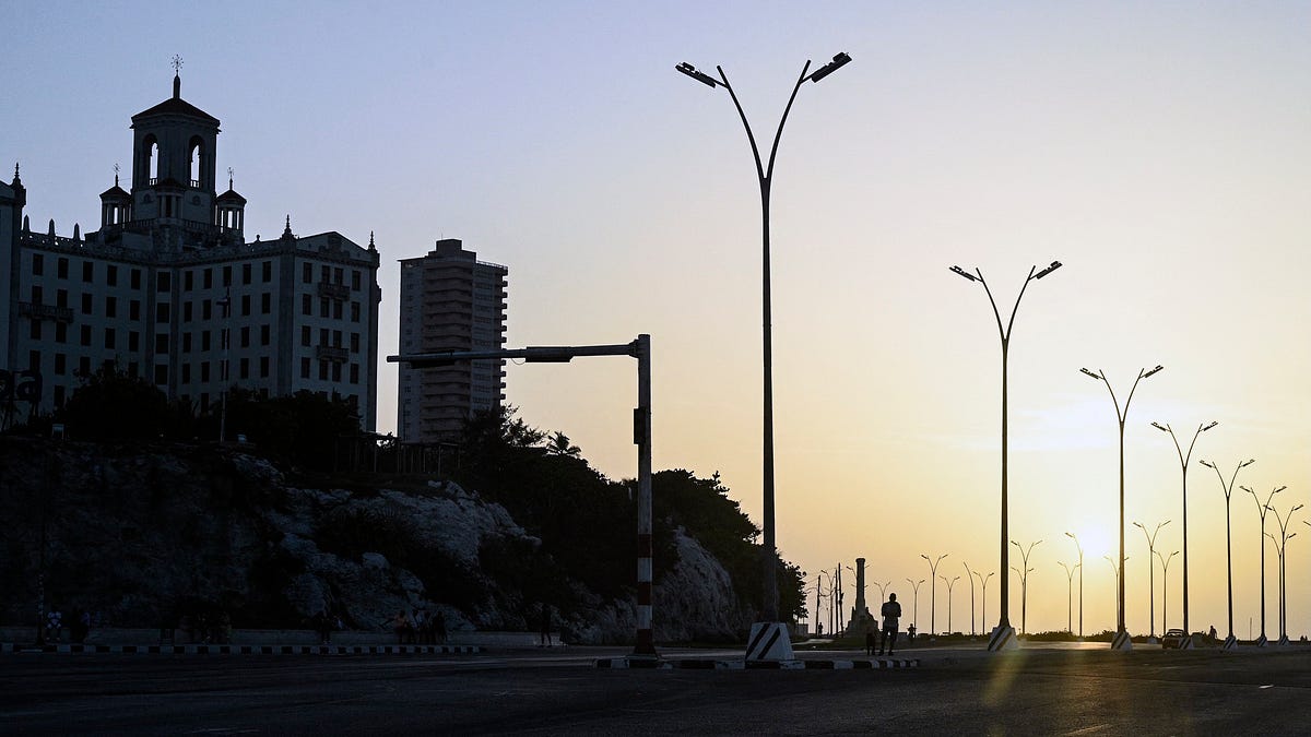 U.S. resumes blockade of Iran; Democrats block defense bill; Cuba’s grid collapses