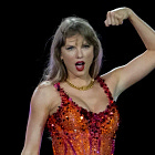 Is Taylor Swift bigger than Michael Jackson? 🐍🎤🎶