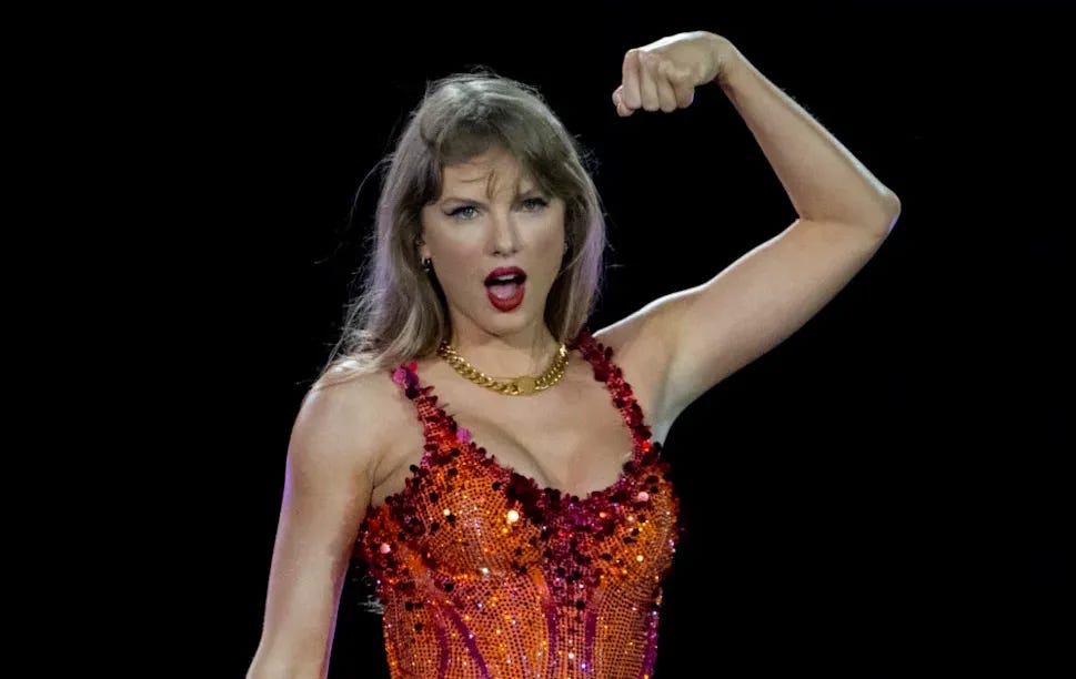Taylor Swift flexing 