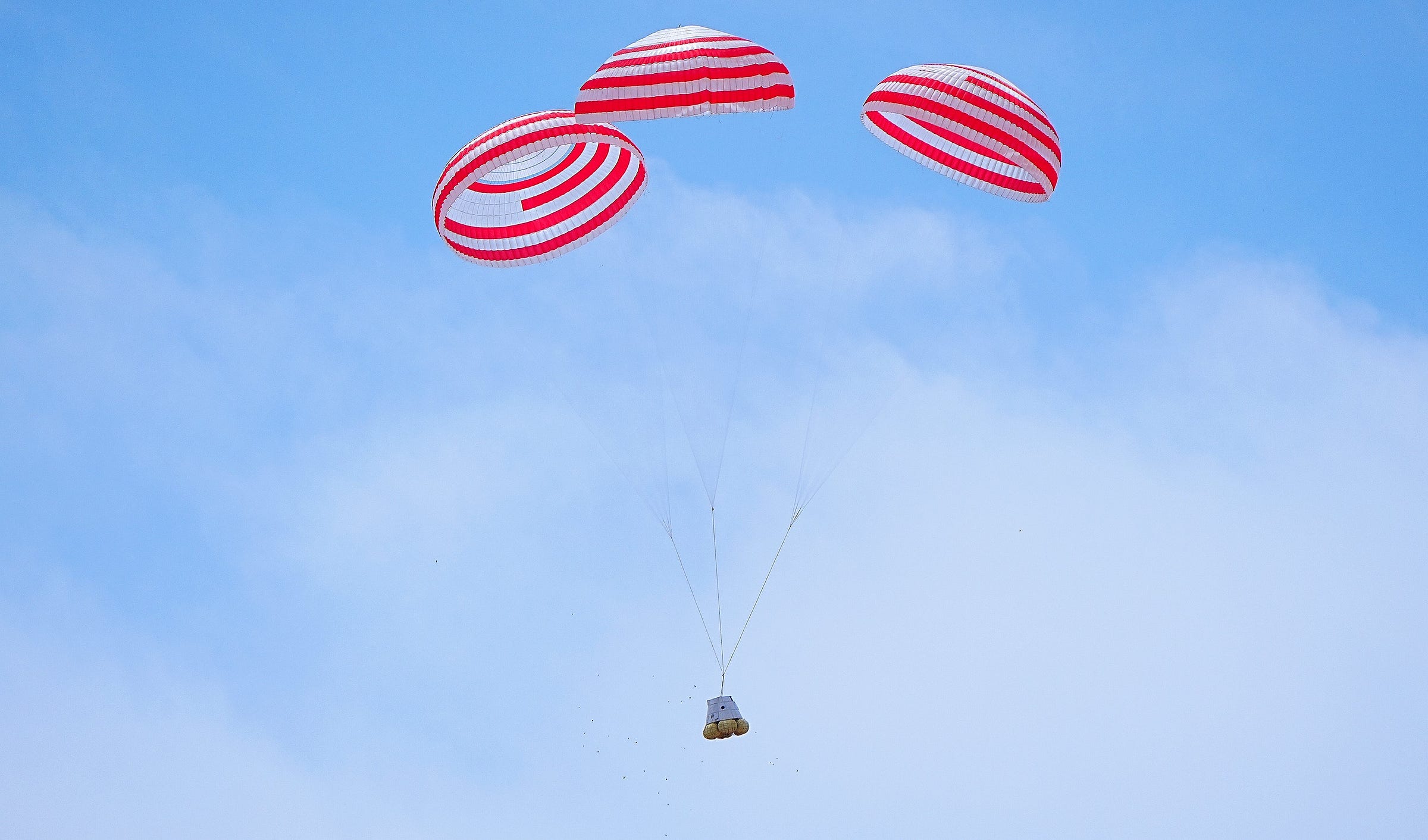 The Mengzhou spacecraft’s capsule descending back towards Earth under parachute after having performed a launch pad escape test at the Jiuquan Satellite Launch Center in June 2025. The Mengzhou spacecraft’s capsule descending back towards Earth under parachute after having performed a launch pad escape test at the Jiuquan Satellite Launch Center in June 2025.