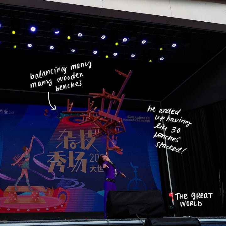 Free acrobatics show in The Great World