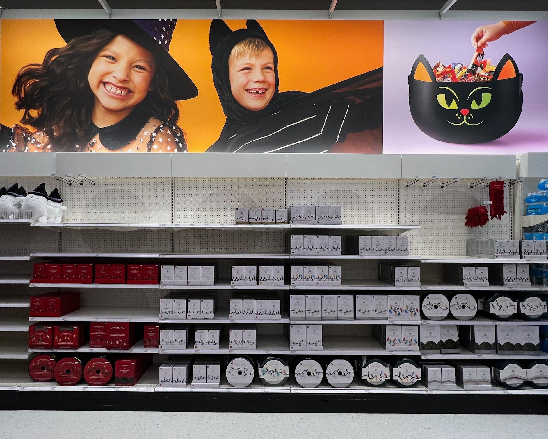 Target Halloween: Theater at the Front, Struggles in the Aisles