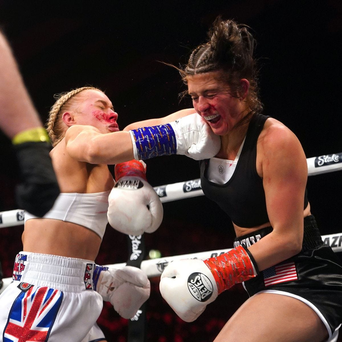 OnlyFans boxer Elle Brooke KOs Faith Ordway and leaves rival bloodied -  Mirror Online