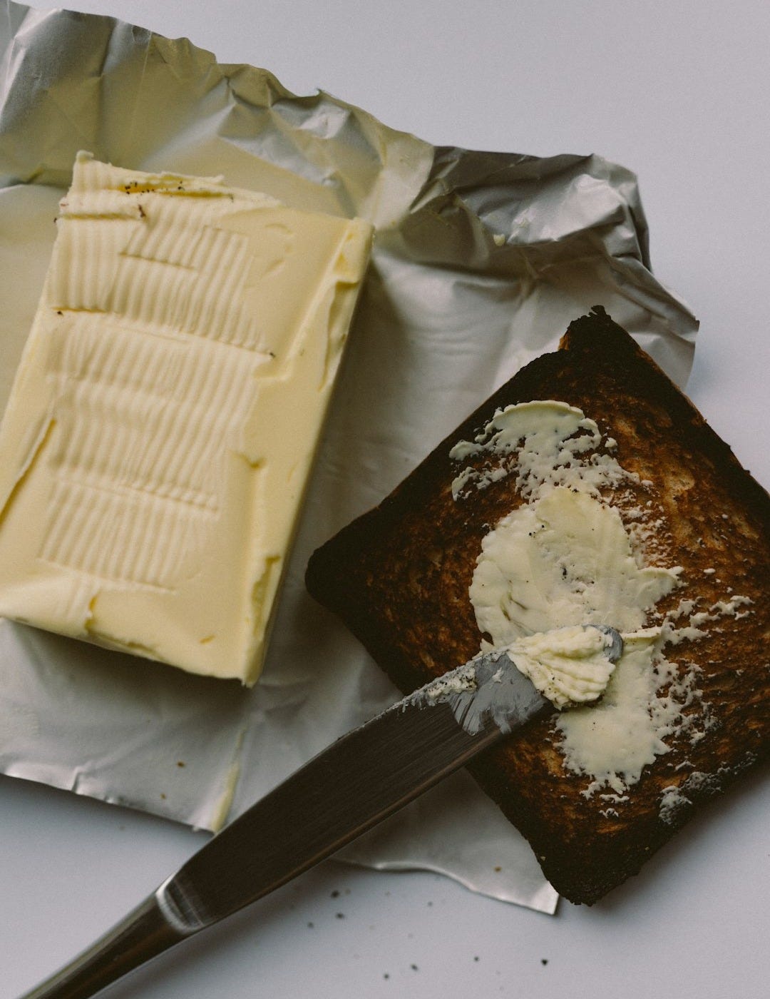 a slice of cake and a knife